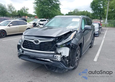 2021 Toyota Highlander Xle z USA, uszkodzony, nr VIN 5TDGZRBH8MS536726